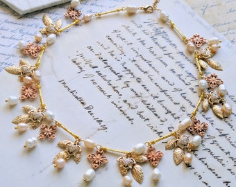 ZEPHYRA : Florale Halskette mit Zirkonia, Süßwasserperlen-Akzente, Regency-Stil