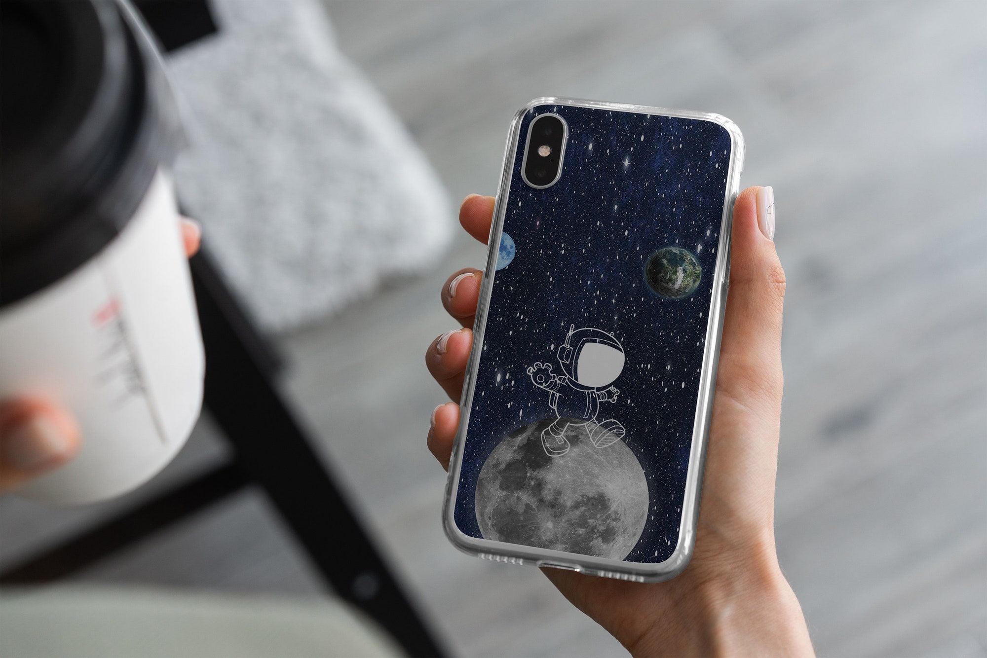 Discover Capa Para Iphone 6/ 6s/ 7/ 7 Plus/ 8/ 8 Plus/ X/ Xr/ 11/ 11 Pro/ 11 Pro Max/ 12 Pro/ 12 Pro Max/ 12 Mini/ 13/13 Pro/ 13 Pro Max/ 13 Mini Astronauta Desenho Bonito