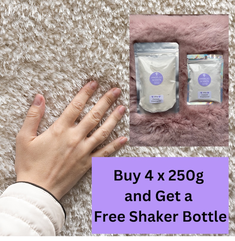 Op de afbeelding: Twee doorzichtige zakjes tapijtreiniger met de tekst "ANGELIC SCENTS" en een paars logo. De zakjes liggen op een roze, pluizig oppervlak. De tekst "Buy 4 x 250g and Get a Free Shaker Bottle" staat op een paarse achtergrond.