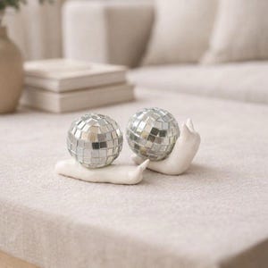 Handgefertigte Schnecken-Diskokugel-Deko, Spiegelmosaik-Schneckenskulpturen für den Couchtisch, modernes Wohnaccessoire-Geschenk