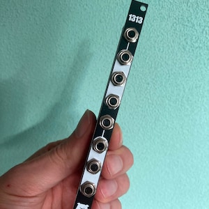 1313 - eurorack buffered mult