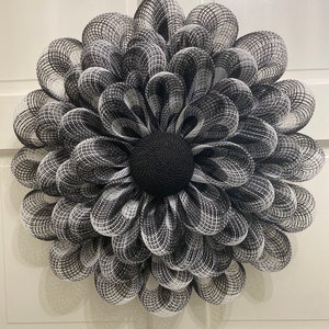 Black and White Buffalo check flower wreath.  Year round wreath. Everyday wreath. Front door decor. Foyer wall art. Valentines,  Mothers day
