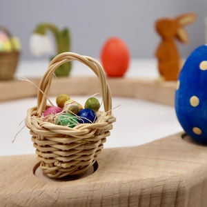 Korb mit Ostereier für den Jahreszeitentisch oder Geburtstagsring im Frühling | Osterkörbchen Stecker für Geburtstagszug und Geburtstagsring
