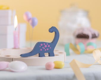 Figura de dinosaurio de cuello largo en azul océano, mirando hacia atrás | Figura de madera de Brachiosaurus, compatible con el anillo de cumpleaños de los hermanos Grimm, 7 cm de alto, hecha a mano