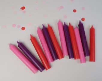 Velas de cumpleaños (6 piezas) | Juego de 12 | Mezcla de colores en rojo, rosa y morado para coronas de cumpleaños | Velas cónicas finas | Decoración de mesa para cumpleaños infantiles