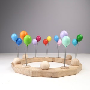 Fröhliche Luftballon-Stecker für Geburtstagskranz als nachhaltige Geburtstagsdeko fürs Geburtstagskind verschiedenen Farbkombinationen Bild 1