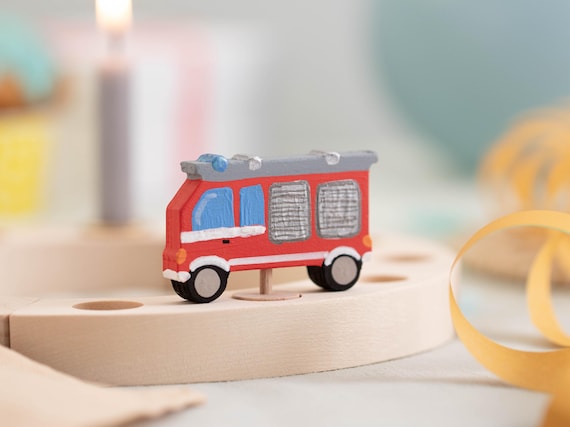 Steckfigur Feuerwehr Auto mit Blaulicht | Stecker Löschfahrzeug passend für Geburtstagskranz und Geburtstagsring | Zubehör Geburtstagsring