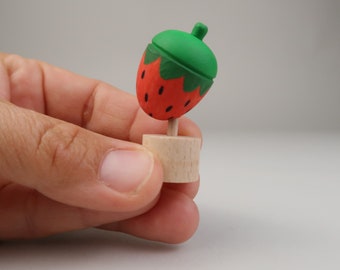Pieza decorativa con forma de fresa para un anillo de cumpleaños | Base de 17 mm de diámetro | Decoración de mesa de temporada de verano | Pieza decorativa hecha a mano para una corona de cumpleaños