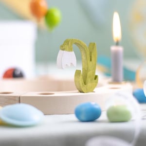 Schneeglöckchen Steckerfigur, 5cm hoch, Grimm kompatibel, für Geburtstagsringe & Jahreszeitentisch, Frühlingsblume für Montessori-Dekoration