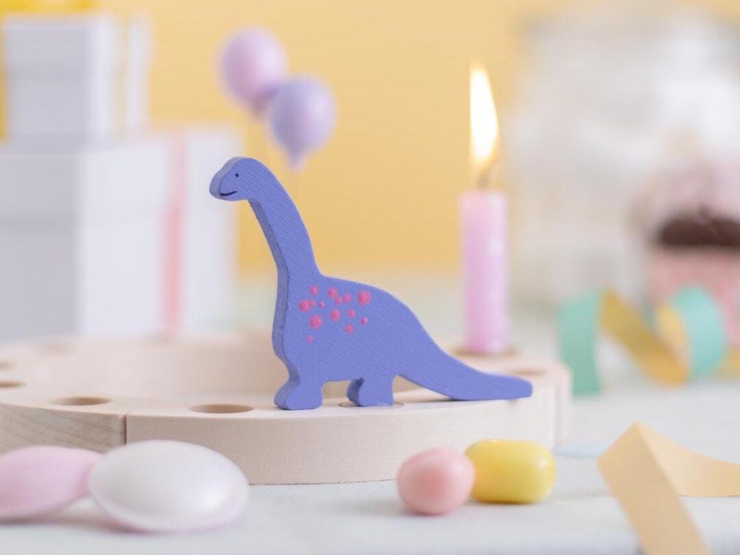 Steckfigur Langhals Dino Lavendel Dino Blickt Nach Vorne 