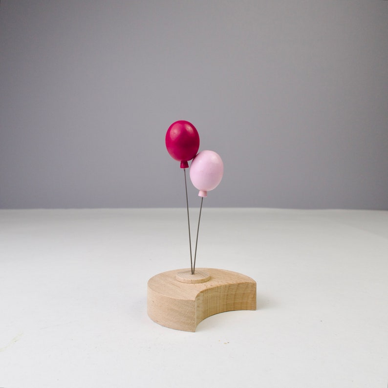 Geburtstagsstecker Luftballon für Kindergeburtstag passend für Geburtstagskranz & Geburtstagsring als Party Deko Handmade aus Ahornholz rosa/dunkelpink