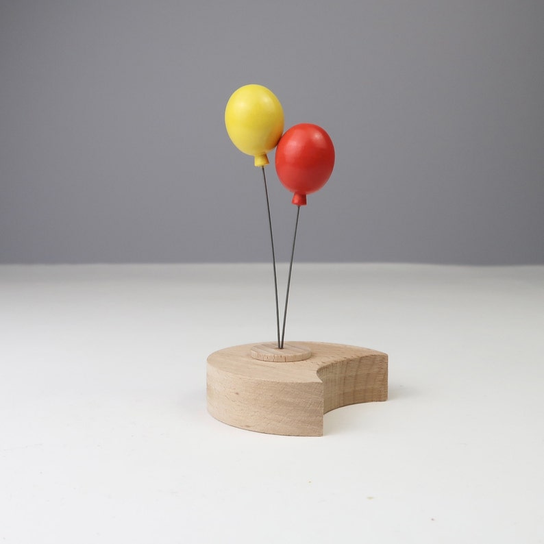 Fröhliche Luftballon-Stecker für Geburtstagskranz als nachhaltige Geburtstagsdeko fürs Geburtstagskind verschiedenen Farbkombinationen gelb/rot