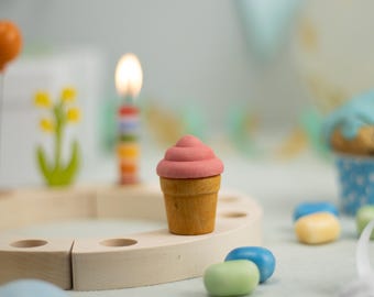 Decoración de helado de fresa para corona de cumpleaños | Decoración de helado de madera para verano | Decoración de anillo de cumpleaños | Compatible con Grimm 17 mm | Mesa de temporada