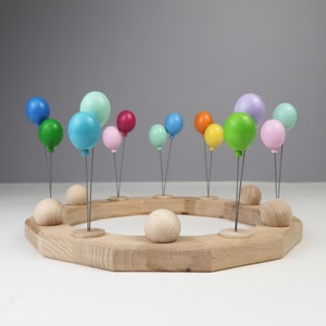 Geburtstagsstecker Luftballon für Kindergeburtstag passend für Geburtstagskranz & Geburtstagsring als Party Deko Handmade aus Ahornholz Bild 1