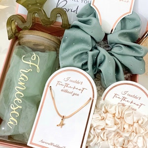 Caja de propuesta de dama de honor personalizada, regalo personalizado, ¿Serás mi dama de honor? Caja de regalo con vaso, collar con inicial dorada, dama de honor