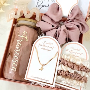 Caja con propuesta de dama de honor, regalo personalizado, caja con rubor, ¿Quieres ser mi dama de honor? Collar con inicial de dama de honor, taza de café para dama de honor