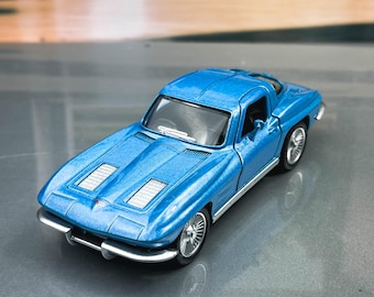 Chevrolet Corvette 1963 / Modelo de coche fundido a presión / Escala 1/36 / Regalo