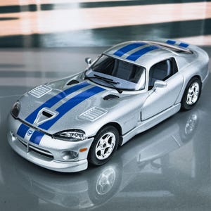 Dodge Viper GTS Coupe del 1997 / Dodge originale con licenza / Modellino auto d&#39;epoca in pressofusione / Scala 1/24