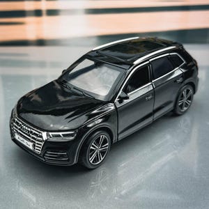 Audi Q5 | Licensed Original Audi Diecast Model Car | 1/32 Scale | Gift