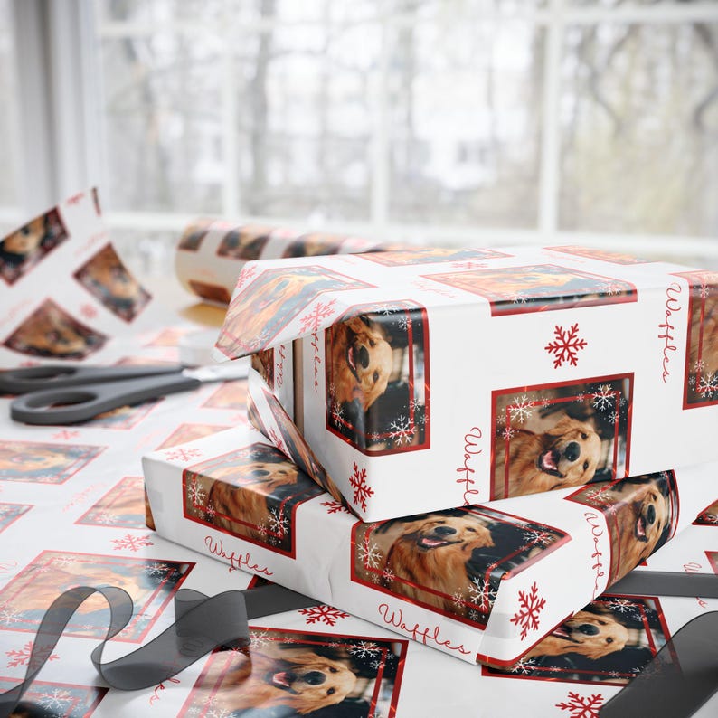 Anpassat omslagspapper för husdjursfoton, personligt hundfoto och namn julklappsinslagning bild 3