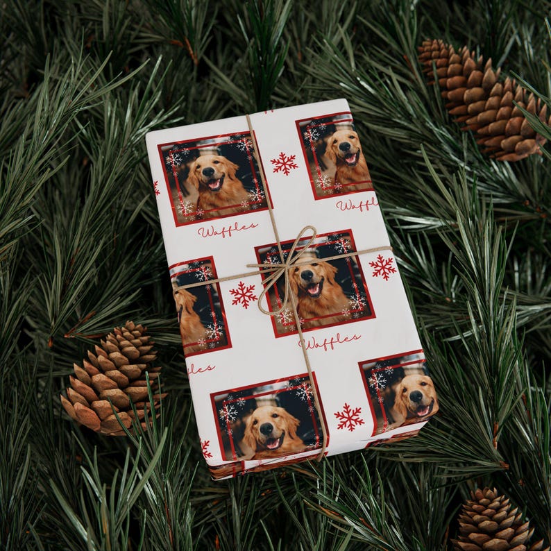 Anpassat omslagspapper för husdjursfoton, personligt hundfoto och namn julklappsinslagning bild 2