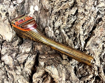 Pipa de madera exótica de 5 3/4" de largo con tapa giratoria laminada