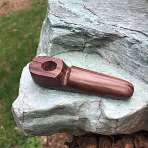 3 5/8" lång fickpipa i exotiskt lövträ