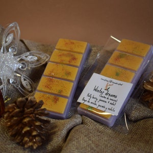 Christmas wax melts. Holly berry and violet scented. Christmas candles. Christmas gifts.