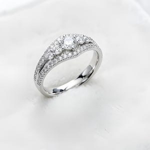Set di anelli da sposa con zirconi cubici, anello nuziale a tre pietre in argento sterling