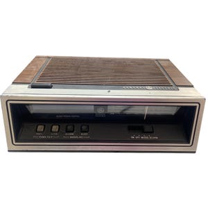 General Electric model 7-4621A vintage AM/FM-radiowekker
