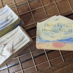 Artisan Shea Butter Soap Bar: Sultana Scent, Sunset Design