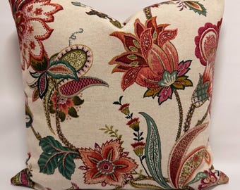 Funda de almohada floral de geranio, rojo, rosa, verde y beige, hecha a mano.