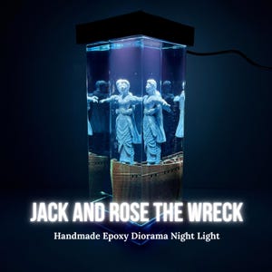 Experience the Titanic Like Never Before – A Handmade Underwater Diorama & Night Light Featuring Jack, Rose, and the Sunken Ship