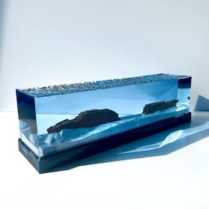 Titanic Shipwreck Resin Night Light – Handmade Underwater Diorama, Epoxy Marine Art, Glowing Ocean Scene, Unique Wall Decor