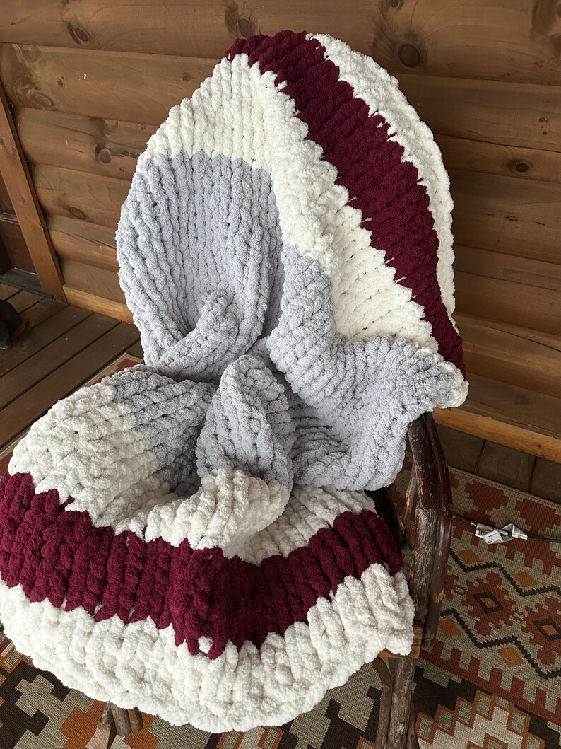Chunky Knit Blanket, Hand Knit Blanket, Knit Throw, Arm Knitting, Chunky Yarn, Home Decor