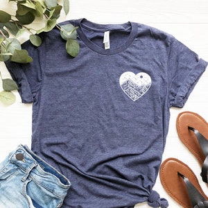 Camiseta de montaña, camiseta de senderismo, camiseta de montaña, camiseta de montaña, camiseta de camping, camiseta de naturaleza, Las montañas llaman