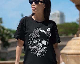 Summerween Floral Skull Shirt Boho Skeleton Graphic Tee Womens Fall Aesthetic Flower Skull Top Spooky Cute Halloween Tee Vintage Skull tee
