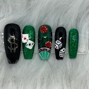 Uñas postizas con temática de casino