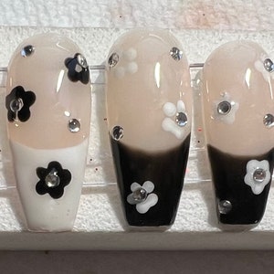 Black & White Flower French Press on Nails