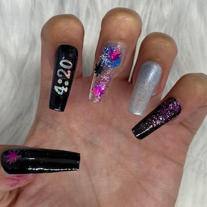 Leaf Press on Nails
