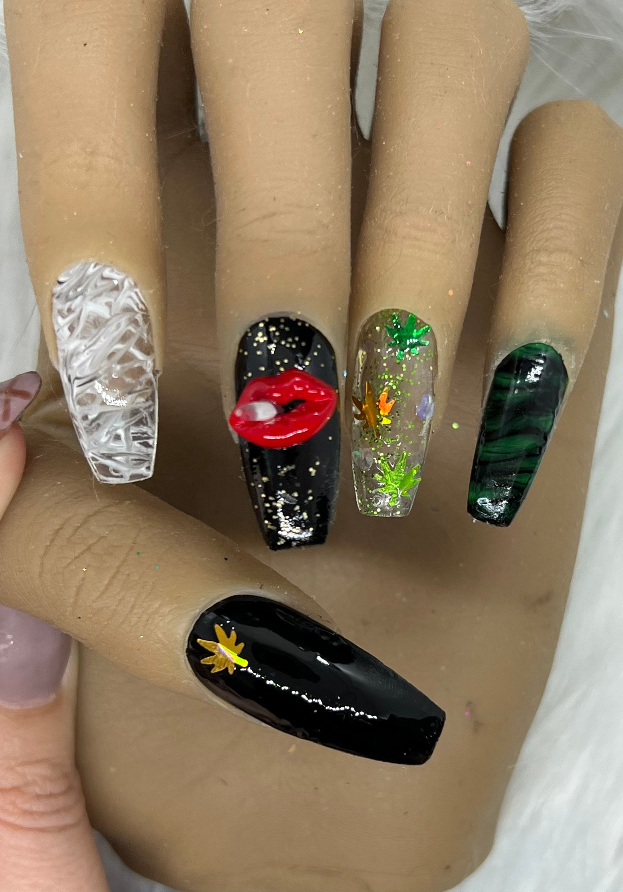 Rasta press on nails - Etsy México