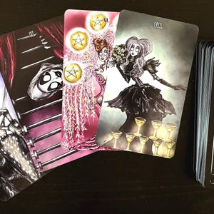 Baraja de Tarot Drag de Fantasía Gótica de Hannah's Goth Haus - Baraja completa (78 cartas) imagen 1