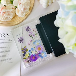 Blue purple pressed flower custom name kindle case with chain for Kindle 6&#39;&#39; 2024 2022,Paperwhite 12th 11th gen,Oasis 3,Kobo Clara Colour BW