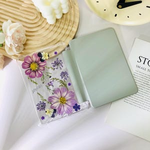 Handmade purple pressed flower custom name case with chain for Kindle 6&#39;&#39; 2024 2022,Paperwhite 12th 11th gen,Oasis 2019,Kobo Clara Colour BW