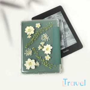 Pressed white dried flower case for Kindle Colorsoft 7&#39;&#39;,Kindle Paperwhite 12th 11th 10th gen, Kindle 6&#39;&#39; 2024 2022, Oasis 2019 7&#39;&#39;
