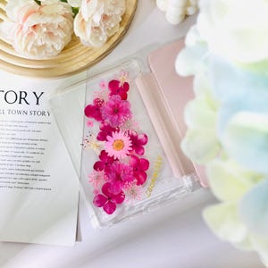 Custom name handmade pink pressed flower case with chain for Kindle 6&#39;&#39; 2024 2022,Paperwhite 12th 11th gen,Oasis 2019,Kobo Clara Colour BW