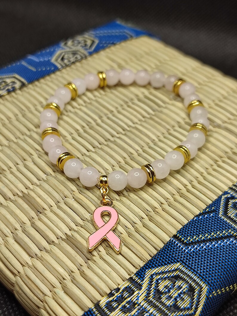 Bracelet Octobre Rose - Perles Naturelles, Breloque Ruban Rose - Sensibilisation Cancer Du Sein - Cadeau Symbolique