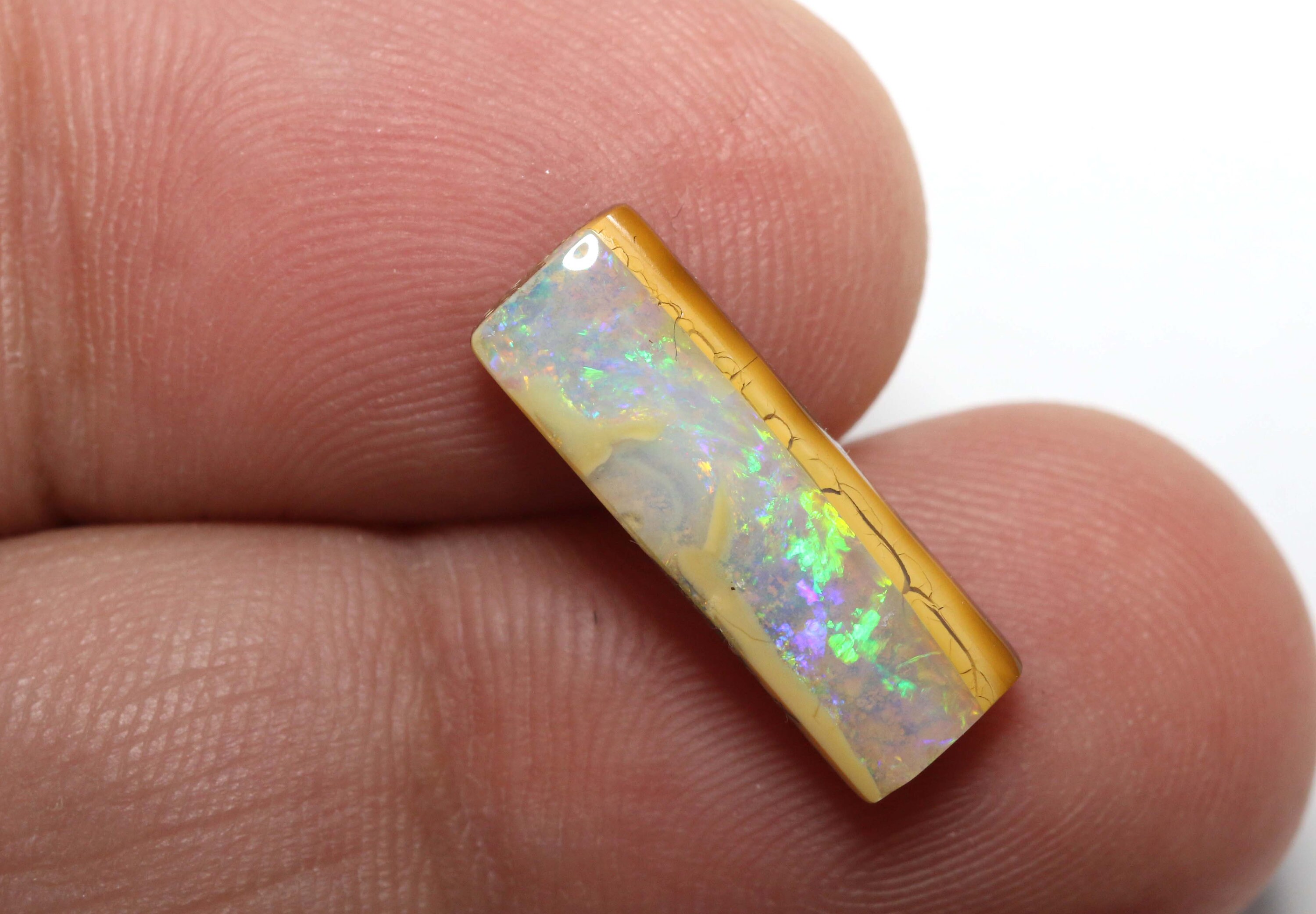 燃えるような天然オーストラリア産ボルダーオパール研磨ペンダント