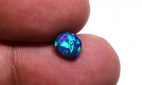 天然オーストラリア産宝石グレードのライトニングリッジブラック