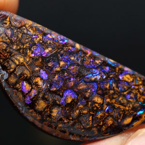 Piedra pulida de ópalo Koroit Boulder con hermoso patrón AOH-3072
